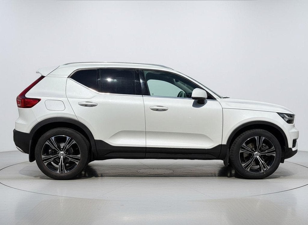 Volvo XC40 1.5 T4 Recharge Inscription LEER - STOELVERWARMIN, Stof, Euro 6, Wit, Plug-in hybride