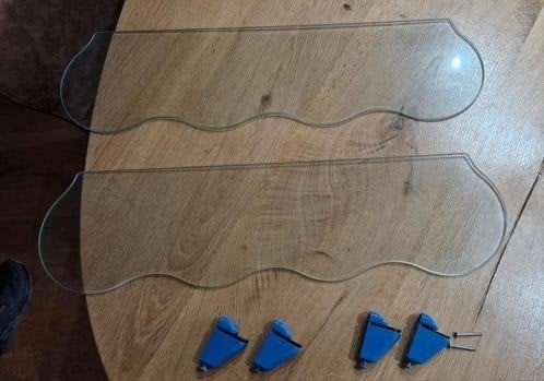 2 Gewelfde glazen wandplanken 16x60 + plankdragers, Ophalen of Verzenden, Zo goed als nieuw
