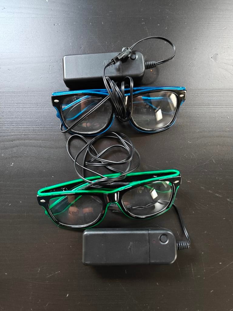 Feestbrillen met LED-licht - Blauw & Groen, Ophalen of Verzenden, Zo goed als nieuw, Feestartikel, Carnaval
