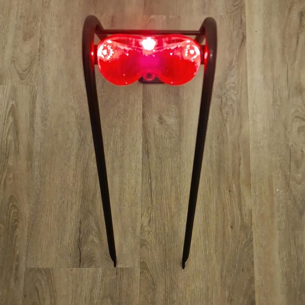 Bagagedrager met werkende verlichting voor 28 inch fiets, Fietsen en Brommers, Fietsaccessoires | Bagagedragers, Ophalen of Verzenden
