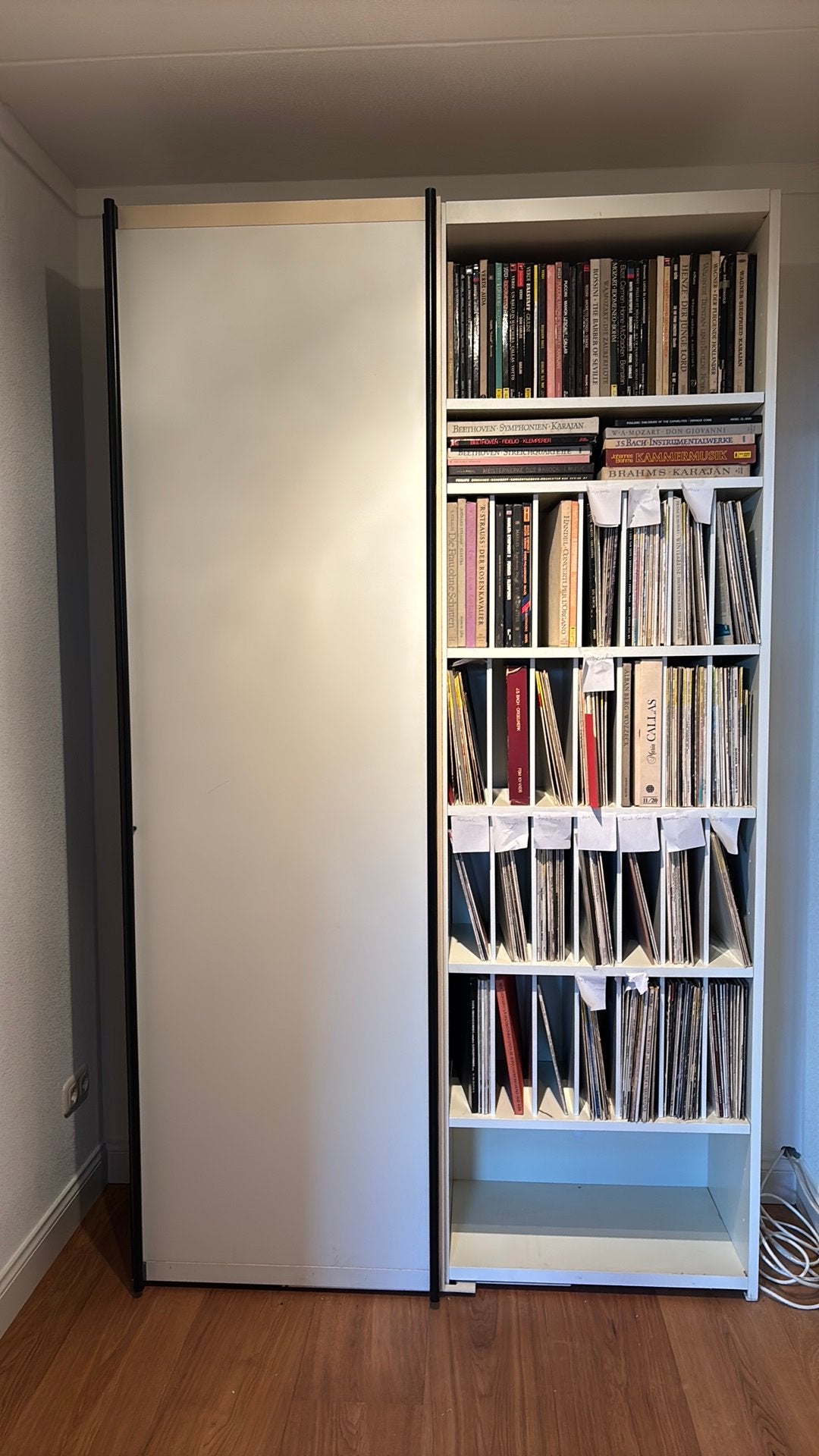 Design kast zwart wit met een schuifdeur, Huis en Inrichting, Kunststof, Gebruikt, 100 tot 150 cm, 200 cm of meer