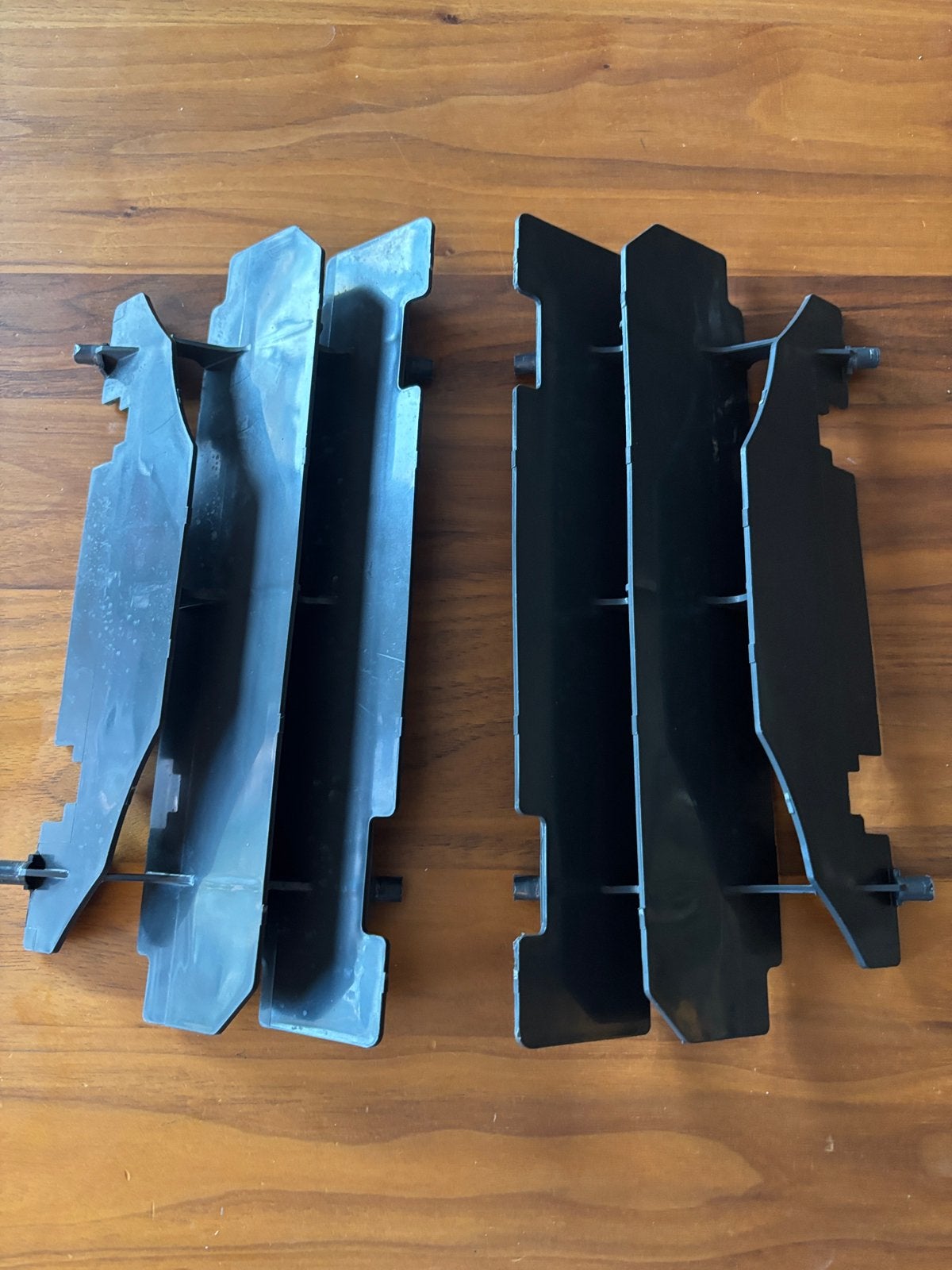 Suzuki DRZ400 OEM radiator louvers / grilles paar, Ophalen of Verzenden, Gebruikt