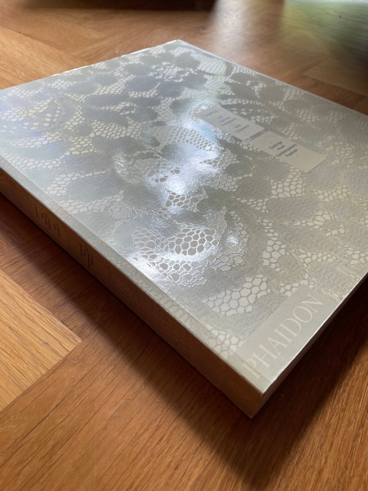 SAMPLE: 100 Fashion Designers - Uniek Salontafelboek, Ophalen of Verzenden, Gelezen, Mode algemeen