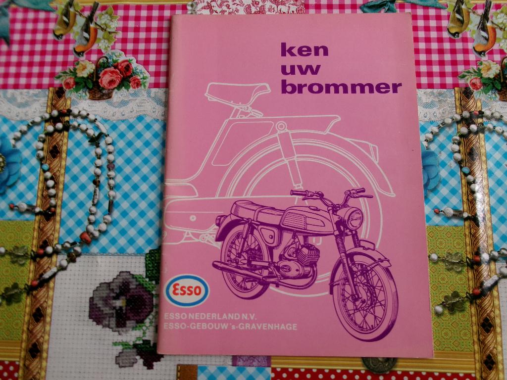 ken uw brommer uitgave van Esso - 32 blz., Fietsen en Brommers, Handleidingen en Instructieboekjes, Ophalen of Verzenden, Nieuw