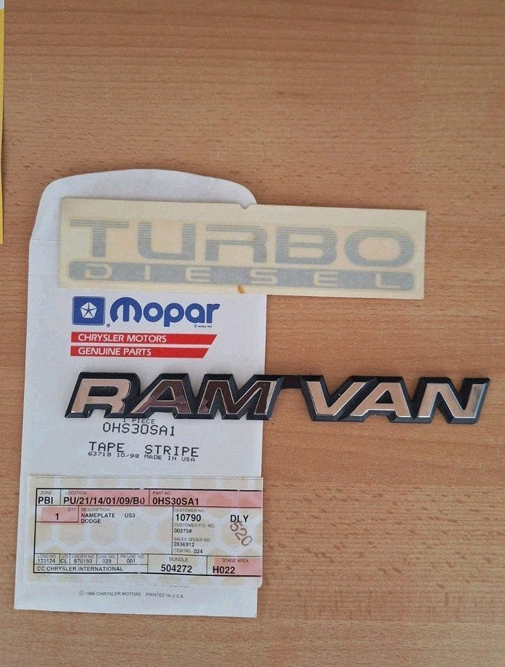 Originele Mopar RAM VAN en Turbo Diesel belettering NIEUW, Auto diversen, Verzenden