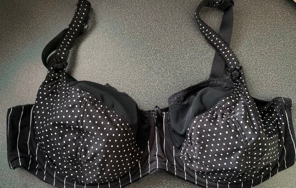 Zwarte BH met stip Maat 85D, Kleding | Dames, Ondergoed en Lingerie, Ophalen of Verzenden, Zwart, BH