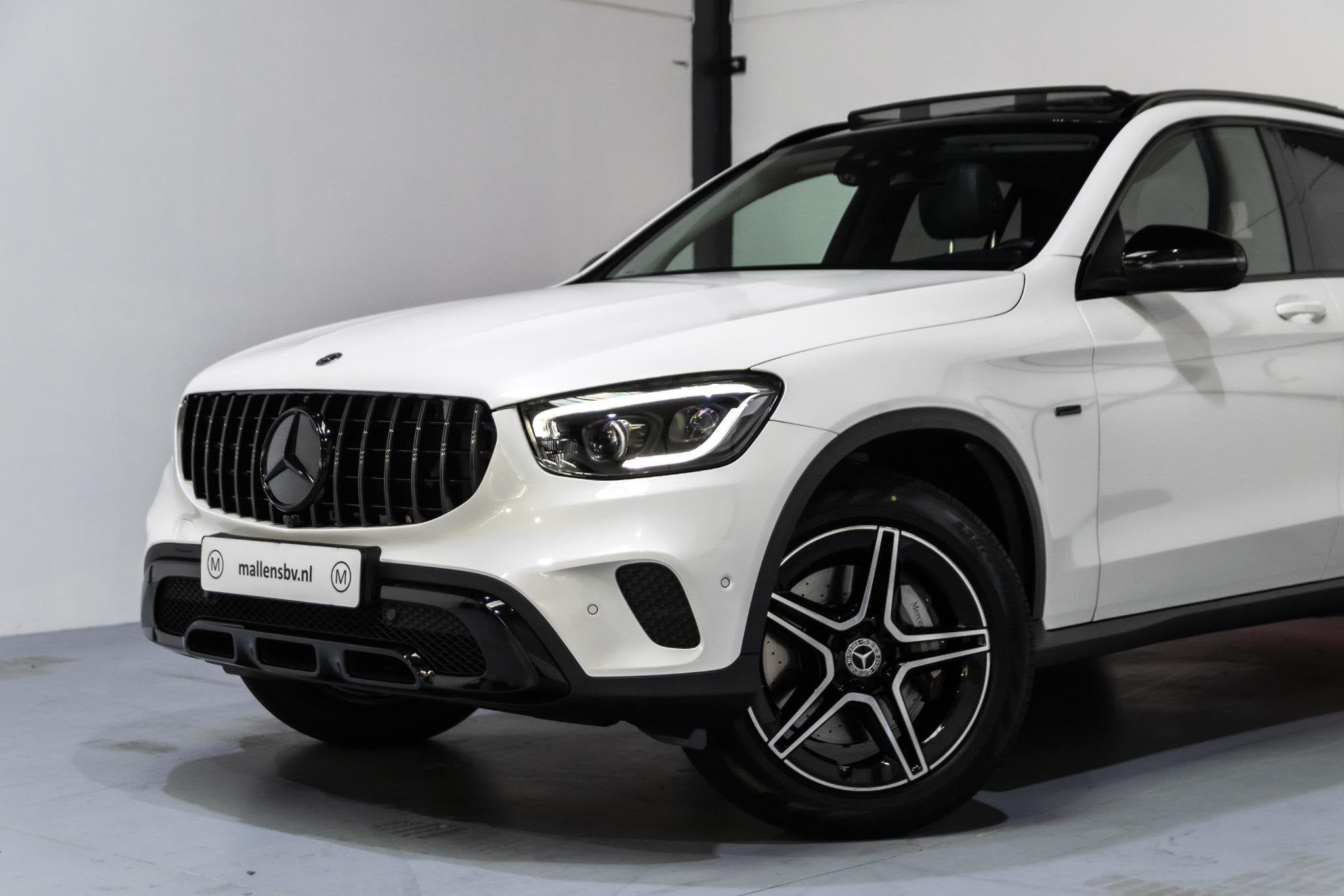Mercedes-Benz GLC-klasse 300e 4MATIC PANO/MEMORY/LEDER/ETREK, Auto's, Automaat, Dealer onderhouden, 14 kWh, Gebruikt