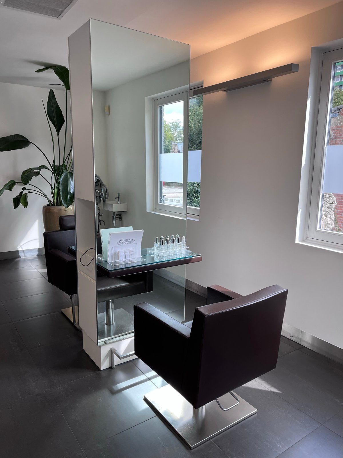 2x Professionele Knipstation met Spiegels en Stoelen, Zwart, Ophalen of Verzenden, Zo goed als nieuw, Vier