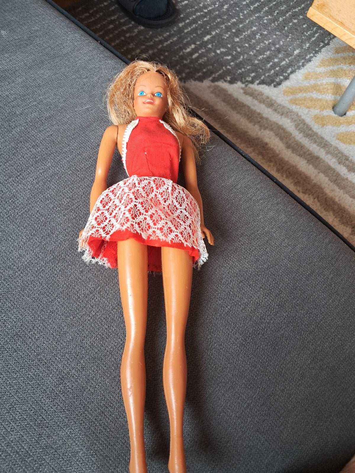 Vintage Barbie pop met rode jurk, Ophalen of Verzenden