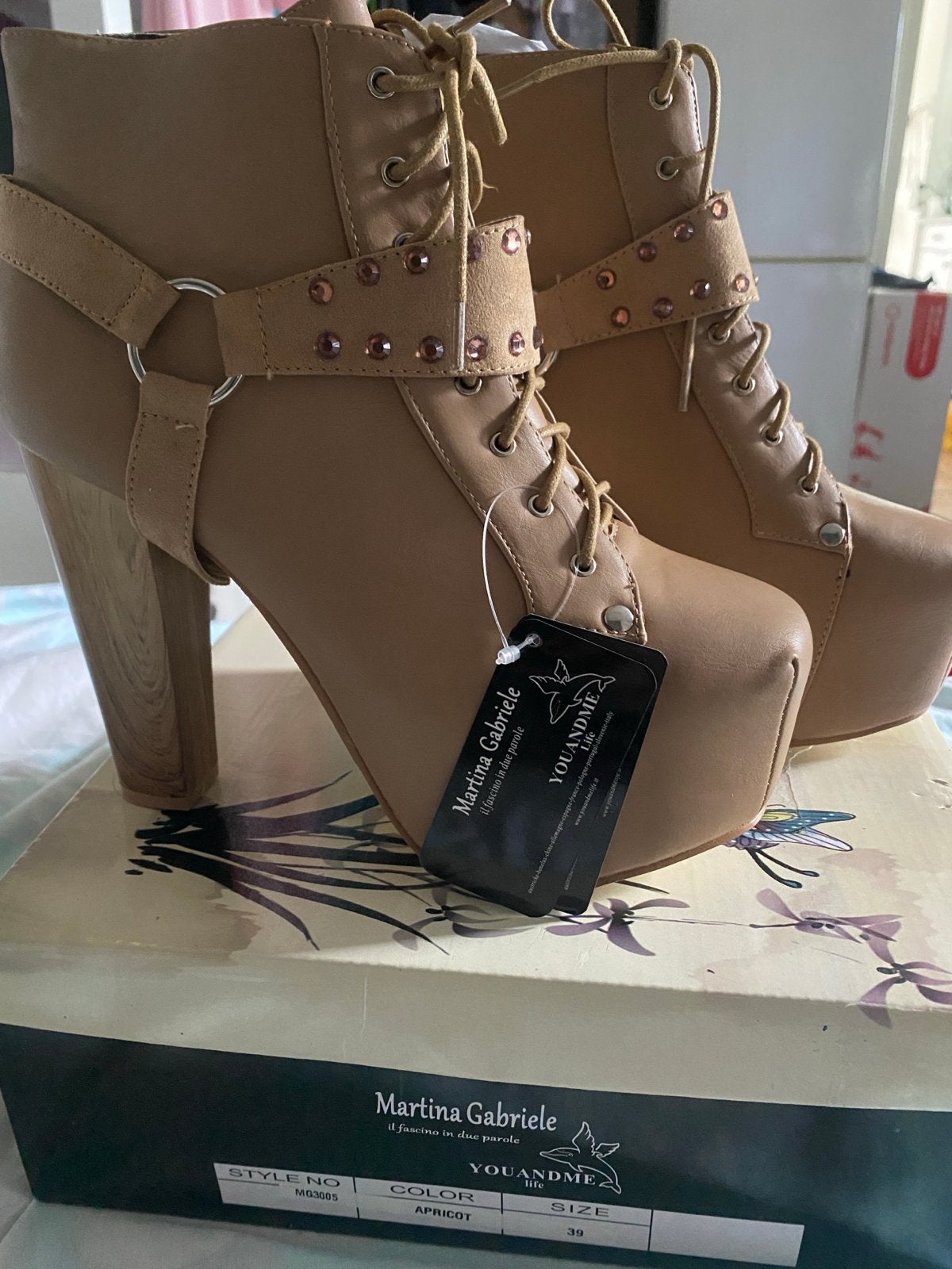 Nieuwe enkellaarsjes in doos, maat 39, Kleding | Dames, Ophalen of Verzenden, Nieuw, Beige, Lage of Enkellaarzen