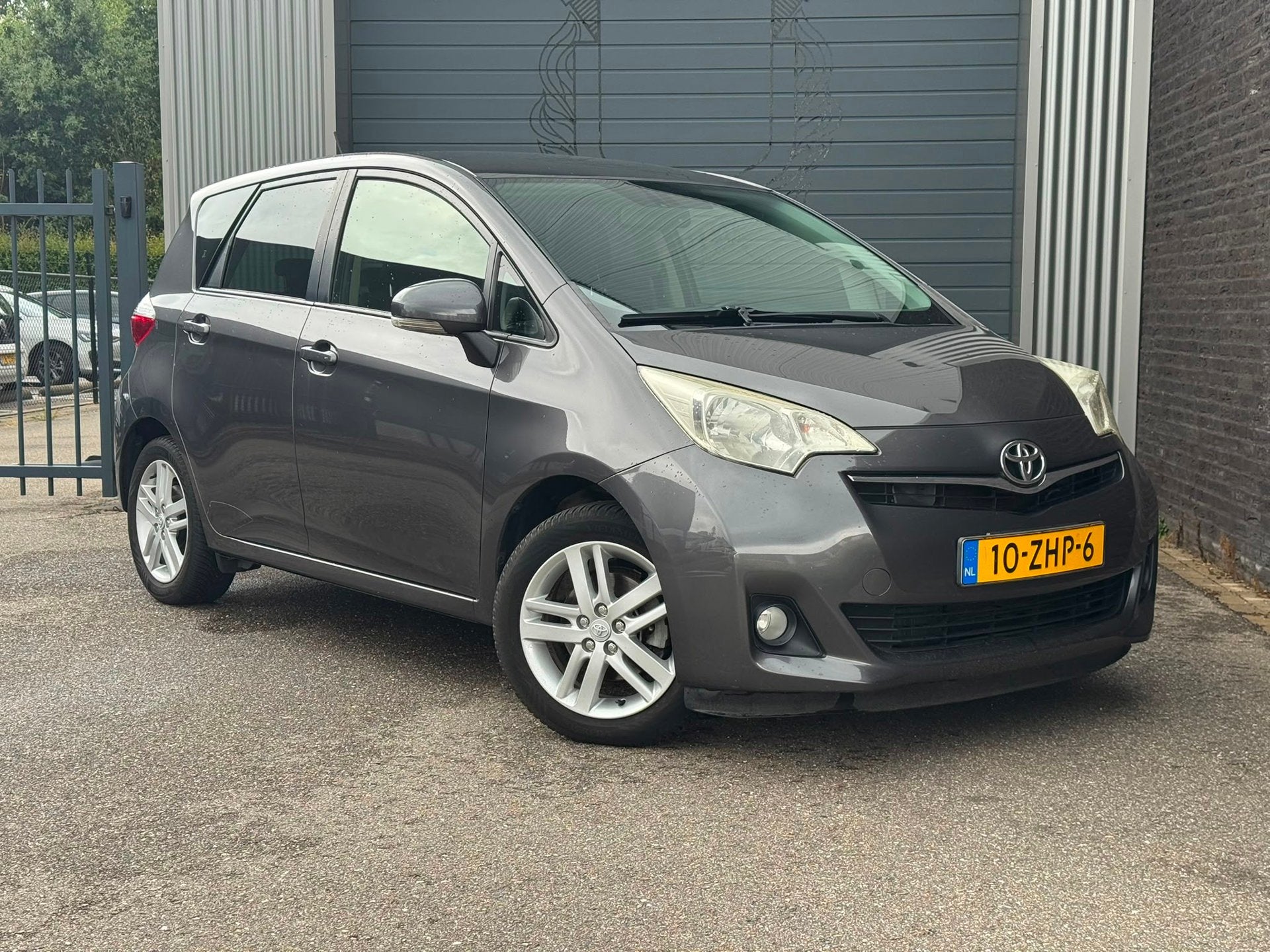 Toyota Verso-S 1.3 VVT-i Dynamic Automaat|Camera|Cruise, Euro 5, Stof, Gebruikt, Start-stop-systeem
