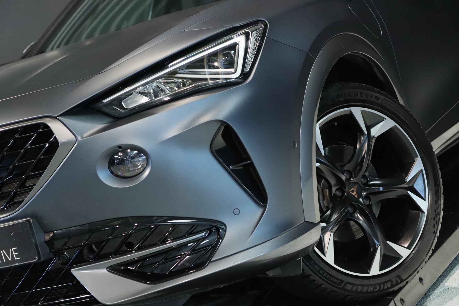 CUPRA Formentor 1.4 e-Hybrid VZ / PANO / ACC / KEYLESS / CAM, Auto's, Automatische klimaatregeling, Gebruikt, Zwart, 4 cilinders