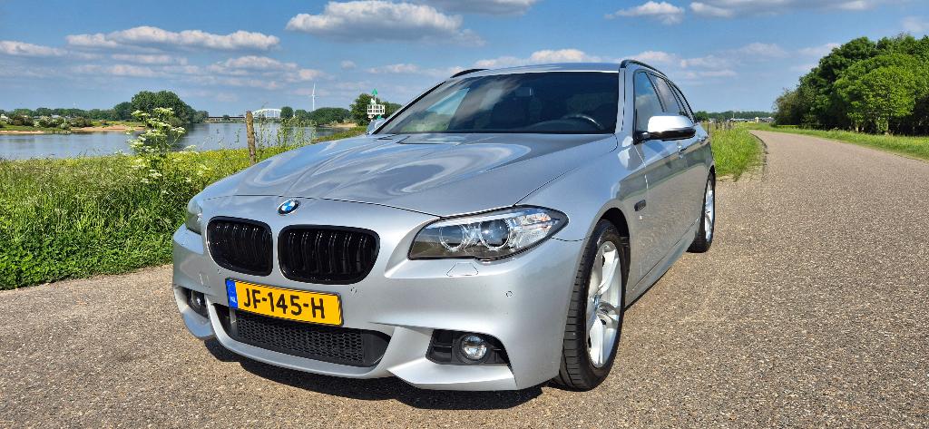 BMW 520i AUT 184PK M Sport TOURING TREKH ALLBLACK F11 5serie, Automaat, Euro 6, 4 cilinders, 2000 kg