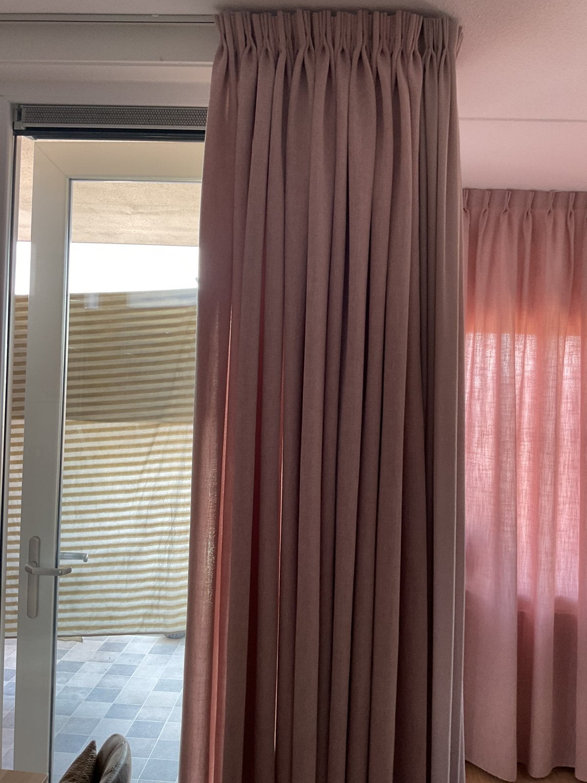 Overgordijnen   1  gordijn van 261 hoog en 220  breed, Huis en Inrichting, Ophalen of Verzenden, Zo goed als nieuw, Gordijn