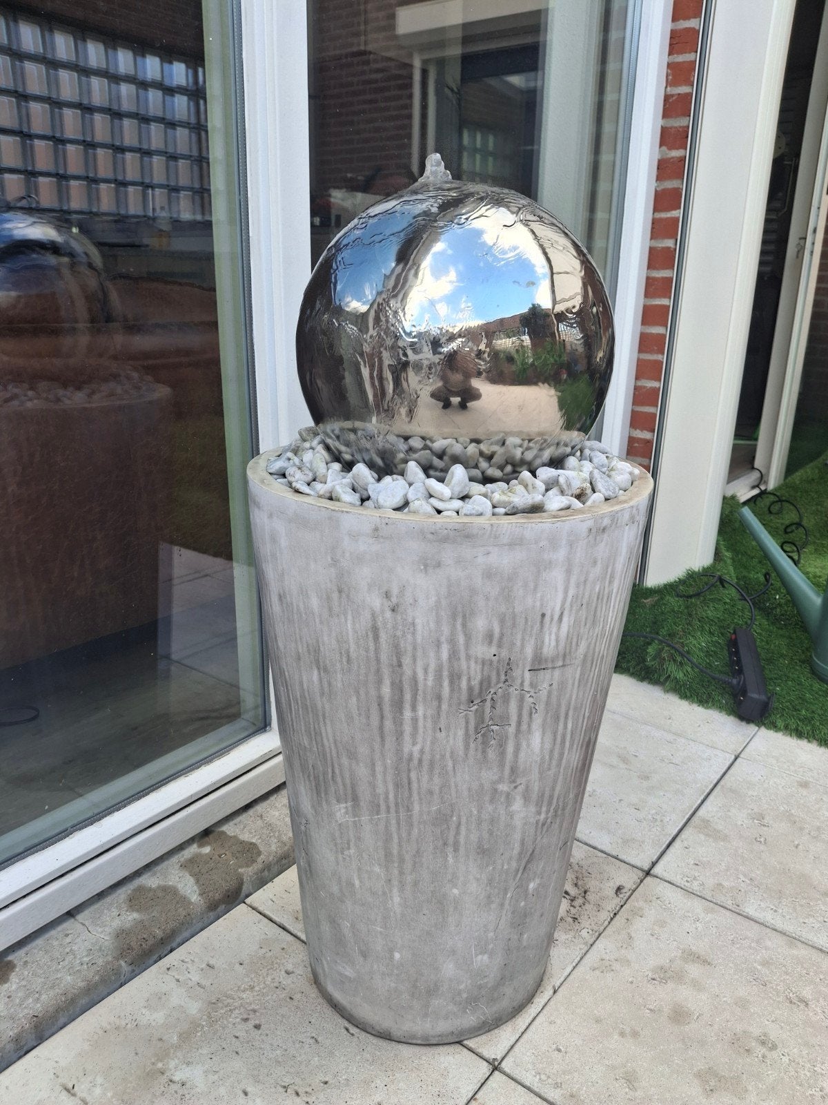 Moderne Tuinfontein met Bol en  Sokkel, Ophalen, Zo goed als nieuw, Kunststof, Waterornament