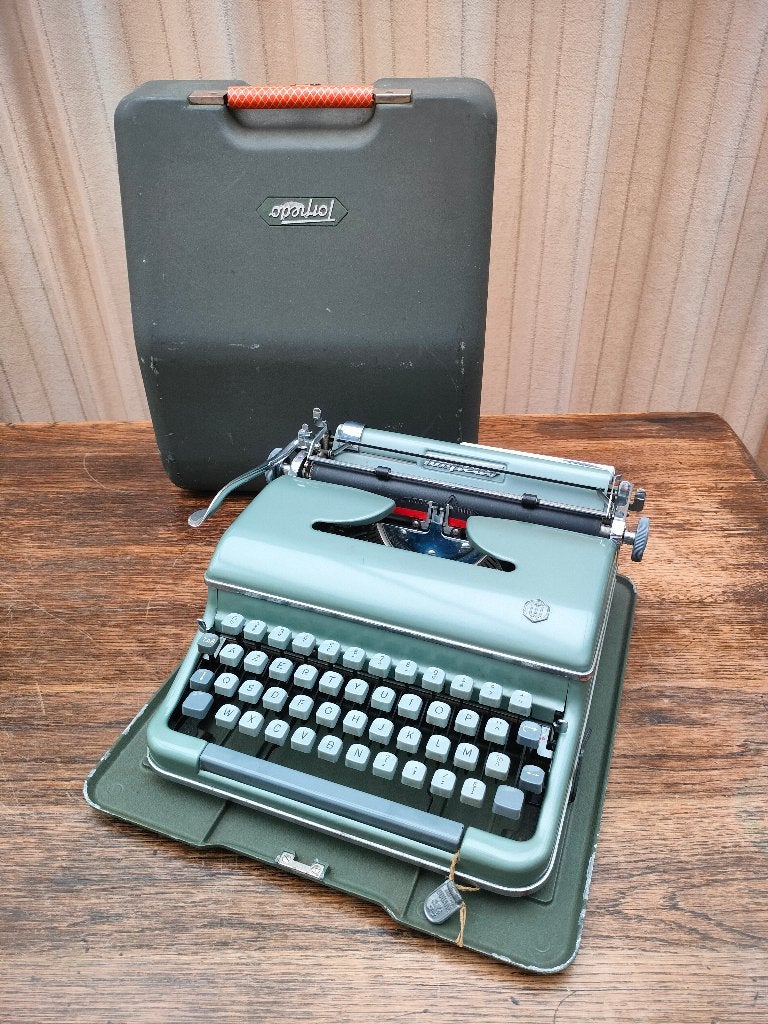 Typemachine TORPEDO 18. AZERTY. Jaartal 1954. WERKT., Ophalen