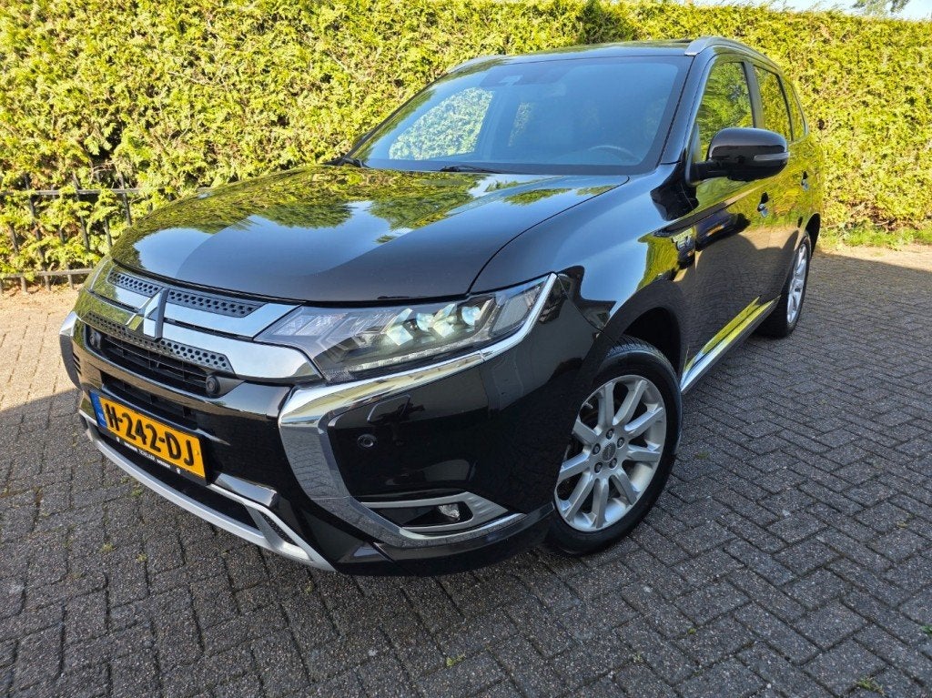 Mitsubishi OUTLANDER 2.4 PHEV Instyle, Automaat, 135 pk, Huisgarantie, 4 cilinders