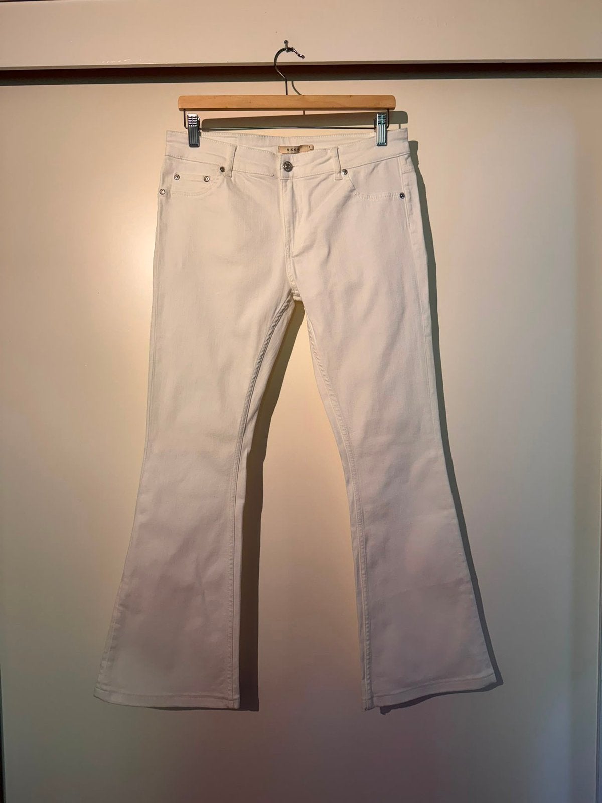 Spierwitte nikkie flared broek maat 30/38/40 met stretch, Ophalen of Verzenden, Zo goed als nieuw, Wit, W30 - W32 (confectie 38/40)
