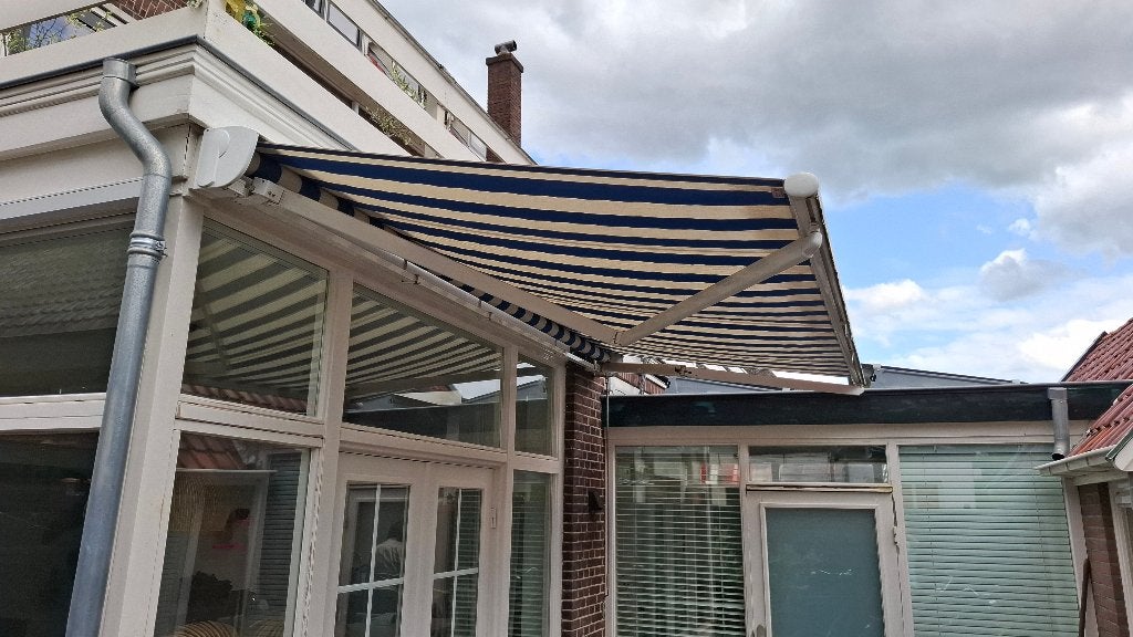 Zonnescherm 3.8 meter breed, uitval 3 meter, Tuin en Terras, Zonneschermen, Ophalen, Gebruikt, 150 tot 300 cm, 250 cm tot 450 cm