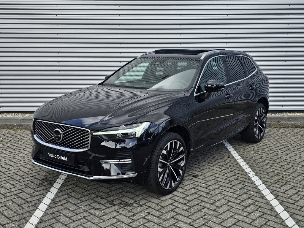 Volvo XC60 T8 AWD Ultra Bright Executive Edition | Luchtveri, Auto's, Automaat, Gebruikt, 4 cilinders, Zwart