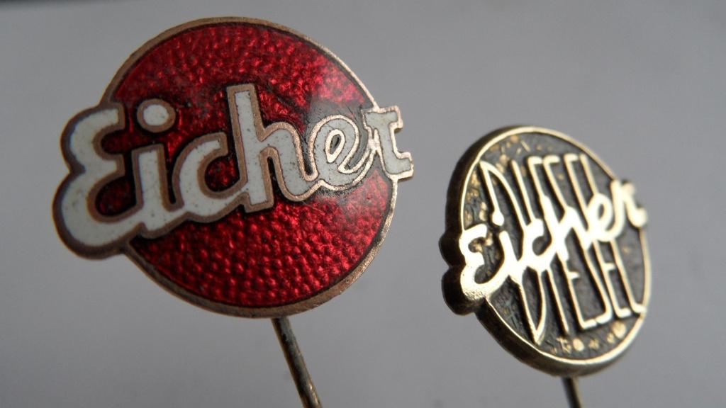 Eicher oldtimertractor spelden 2 x, Verzenden, Gebruikt, Merk, Speldje of Pin