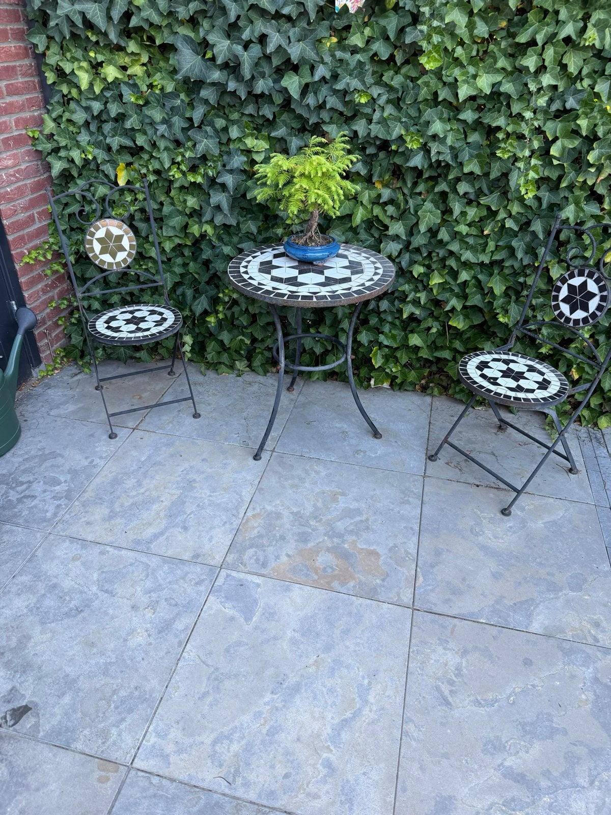 Bistrosetje met stenen mozaïek zwart/wit, Tuin en Terras, Tuinsets en Loungesets, Overige materialen, Gebruikt, Eettafel, Tuinset