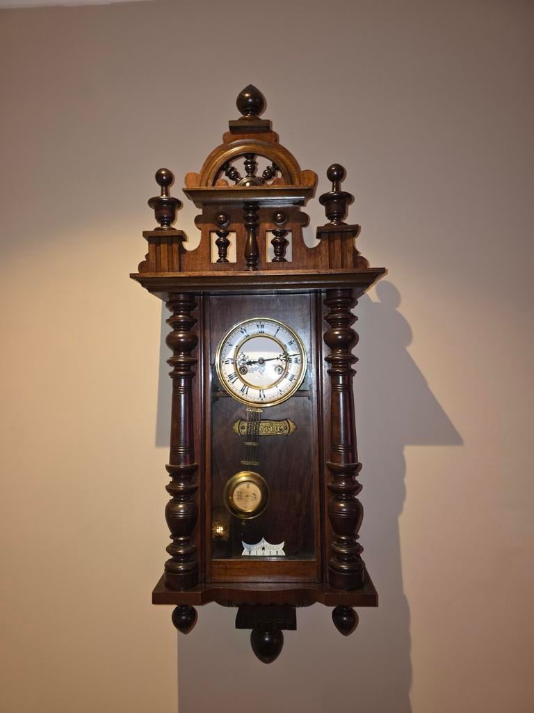 Antieke wandklok (125 jaar oud) in nieuwstaat, onderhouden, Ophalen of Verzenden