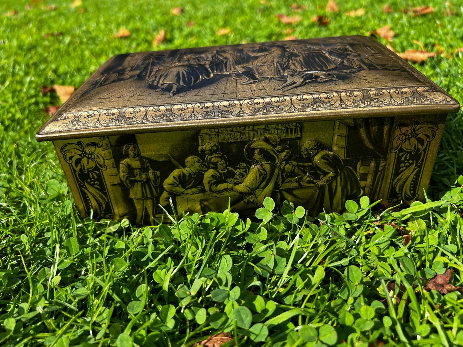 Vintage blikken bewaarblik met reliëf – "Made in Belgium”, Ophalen of Verzenden