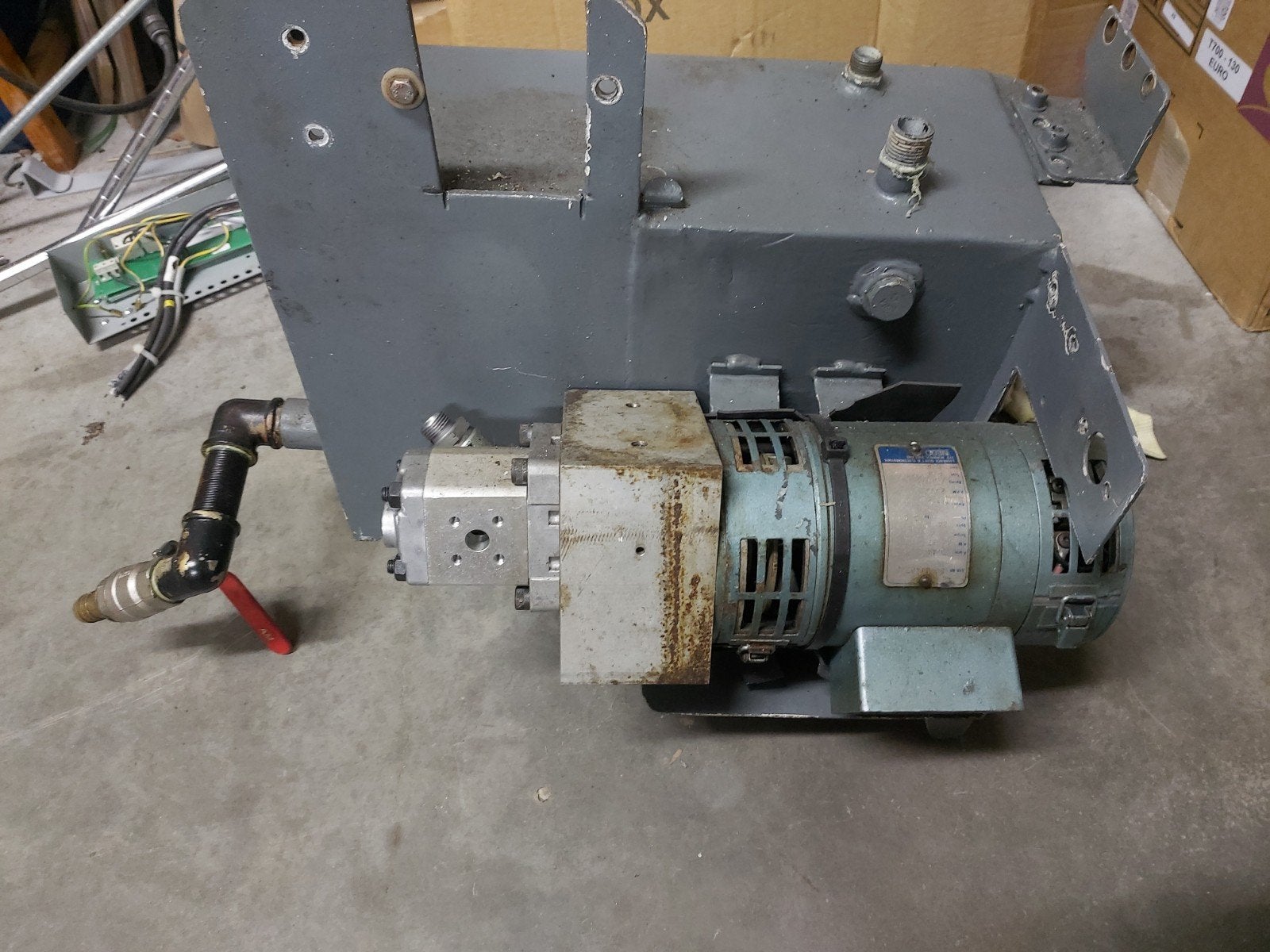 Hydrauliekpomp 24 volt continue met tank.+ pomp 230 volt, Ophalen