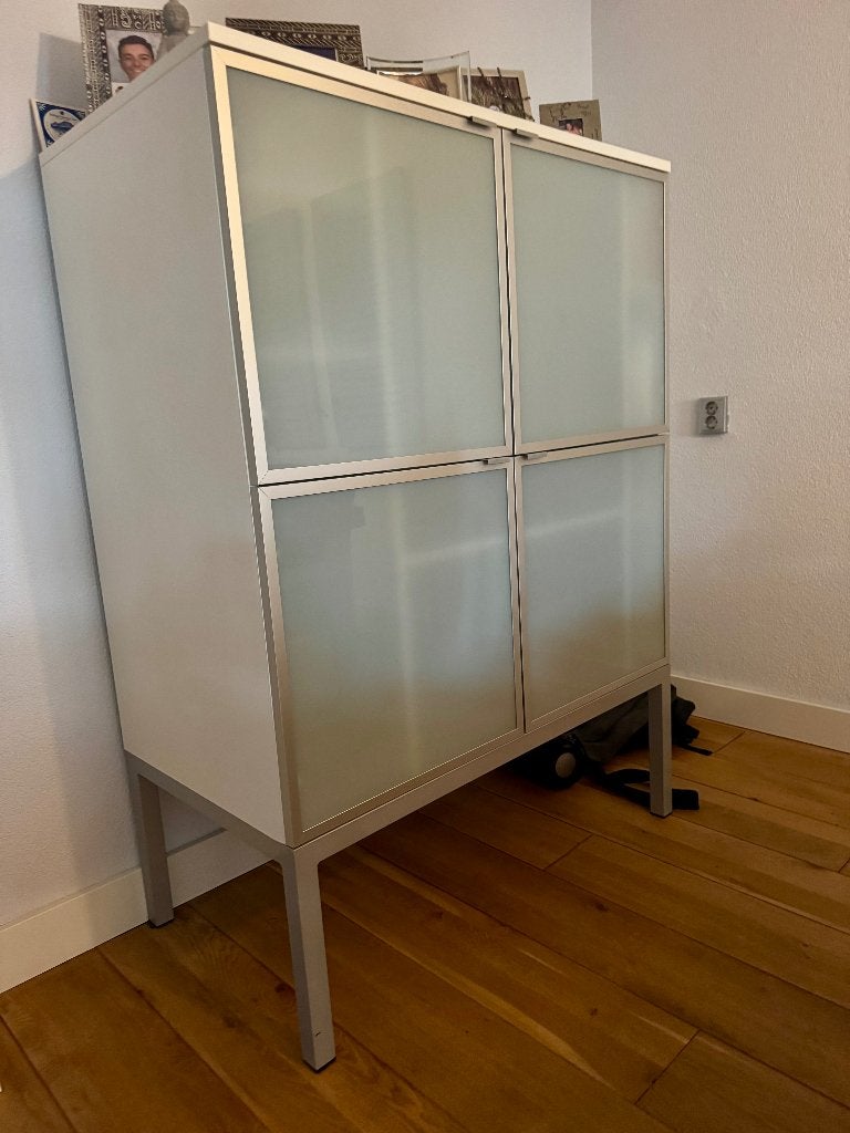 Wit /melkglas COMPUTERMEUBEL /  OPBERGKAST, Ophalen, 100 tot 150 cm, Glas, 50 tot 75 cm