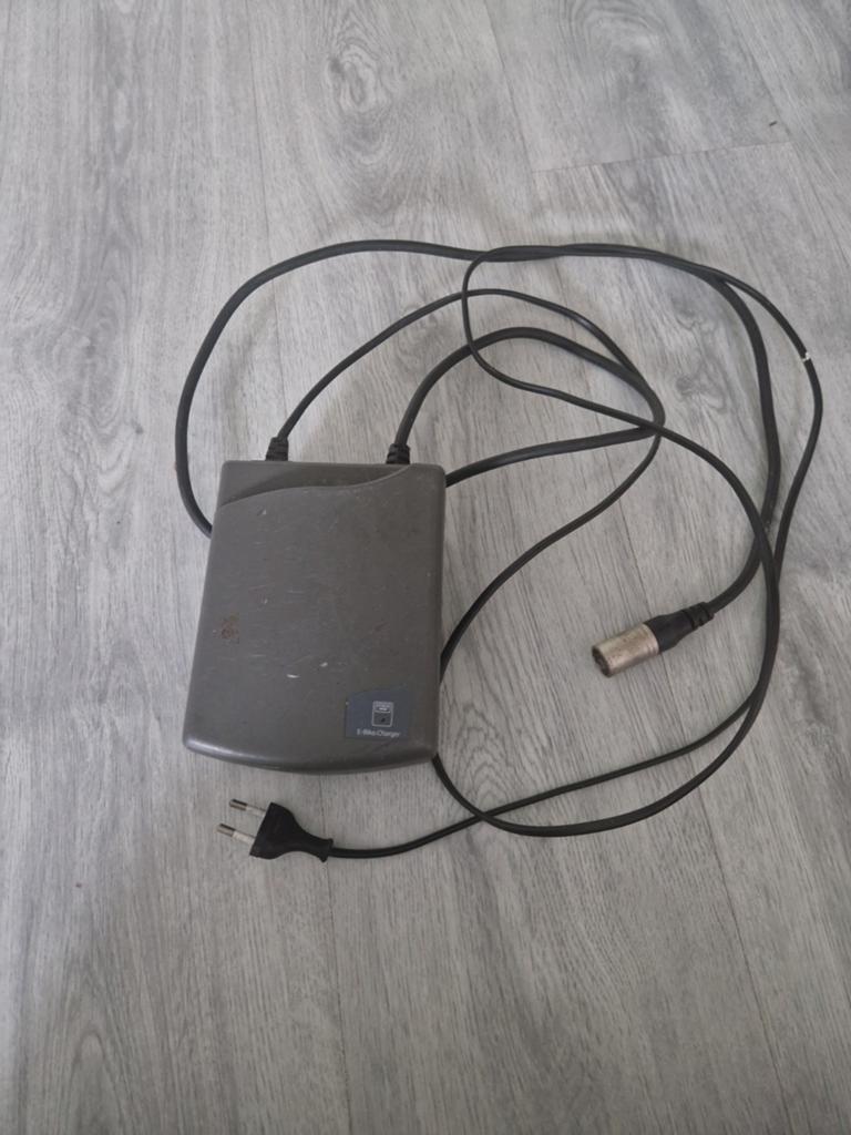 Acculader 3 pins, Fietsen en Brommers, Ophalen of Verzenden