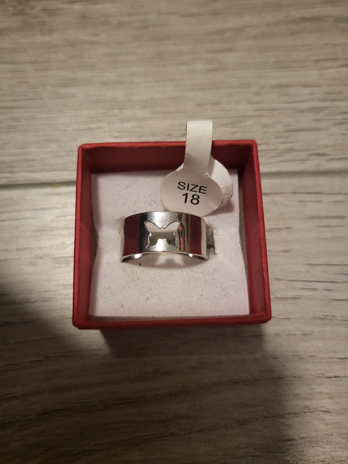 Nieuwe zilverkleurige ring met vlinder, maat 18, Nieuw, Ophalen of Verzenden, Dame, Zilver