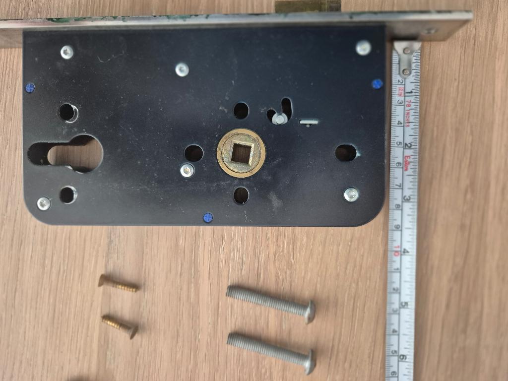 2 sloten te koop, Ophalen, Gebruikt, IJzer, Slot