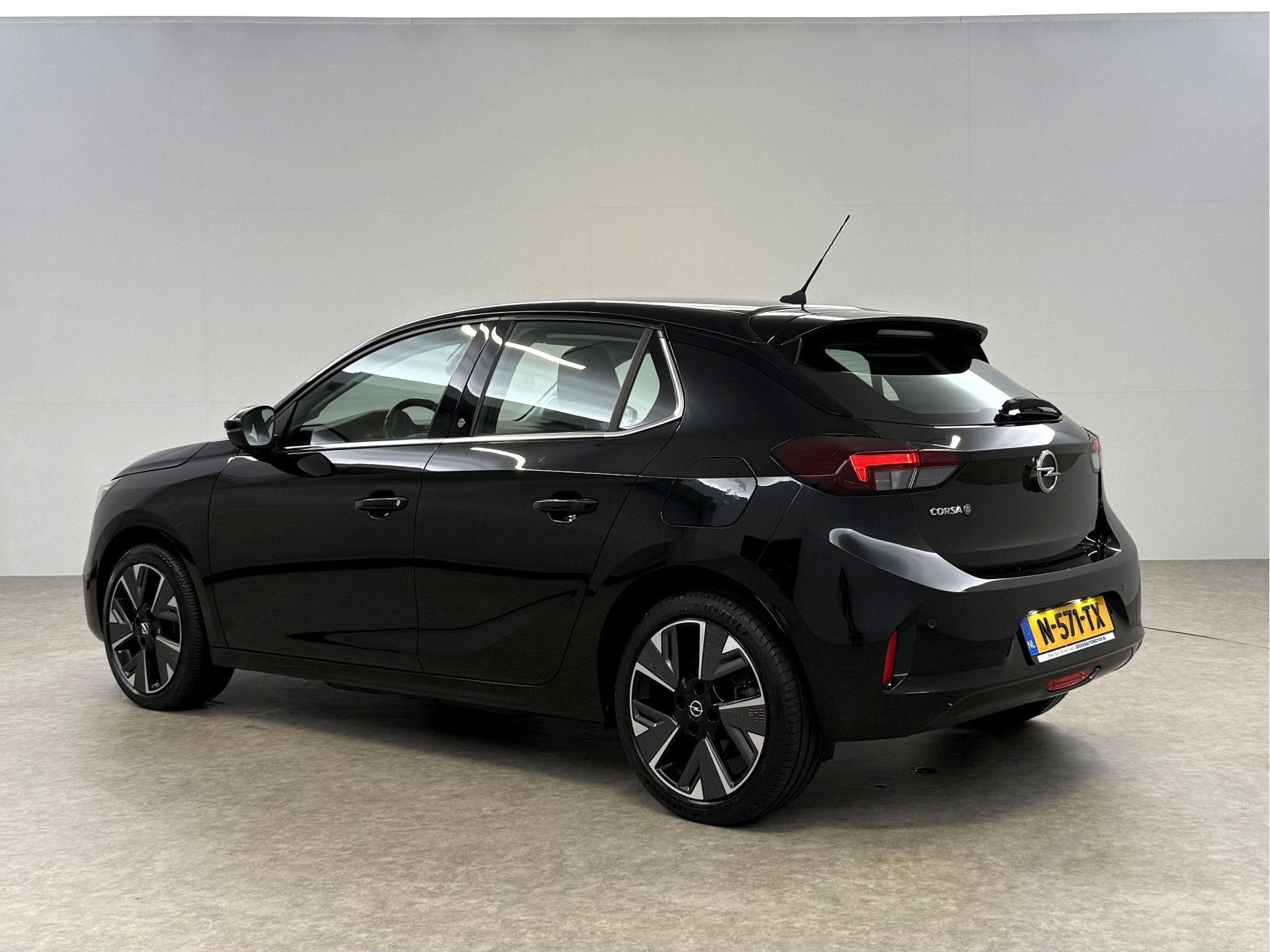 Opel CORSA-E Elegance 50 kWh | Snelladen | SOH 91% | Clima |, 136 pk, Gebruikt, Zwart, Origineel Nederlands