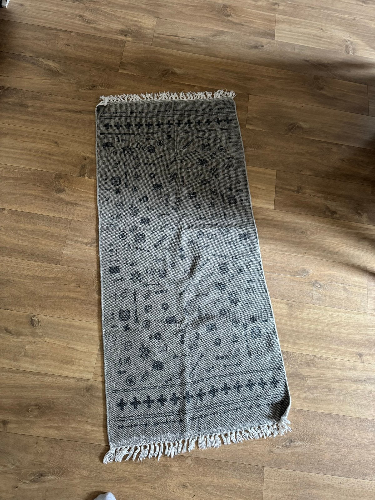 Grijs vloerkleed (kinderkamer) met patroon., Minder dan 50 cm, 100 tot 150 cm, Ophalen of Verzenden, Zo goed als nieuw