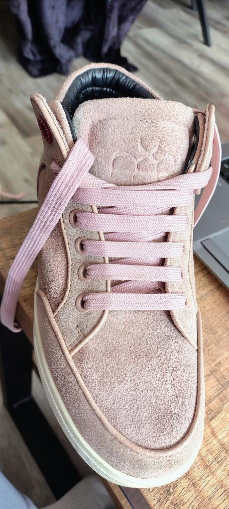 Royaums Dames Sneakers – Roze Suède – Goede Staat, Kleding | Dames, Schoenen, Ophalen of Verzenden, Sneakers of Gympen, Roze, Gedragen