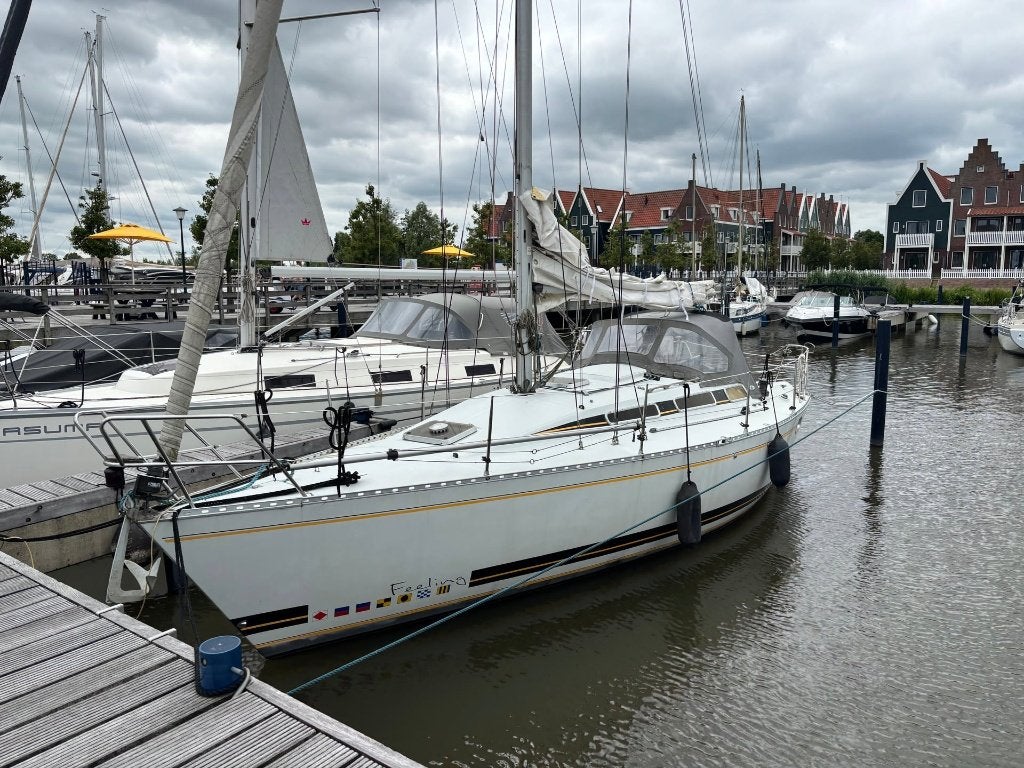 Feeling 960 zeilboot, Watersport en Boten, Kajuitzeilboten en Zeiljachten, 10 m, Overige merken, Binnenboordmotor, Tourjacht of cruiser