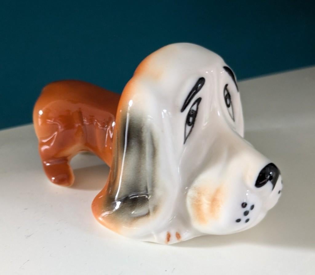 Vintage beeldje van een Bassethond Basset hound, Verzamelen, Ophalen of Verzenden, Zo goed als nieuw, Dier