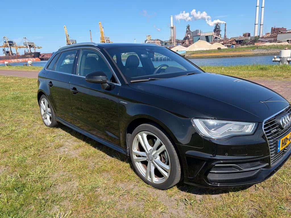 Audi A3 1.4 Tfsi 204pk E-tron Phev S Tronic 2015 Zwart, Auto's, Zwart, 4 cilinders, Leder en Stof, Zwart