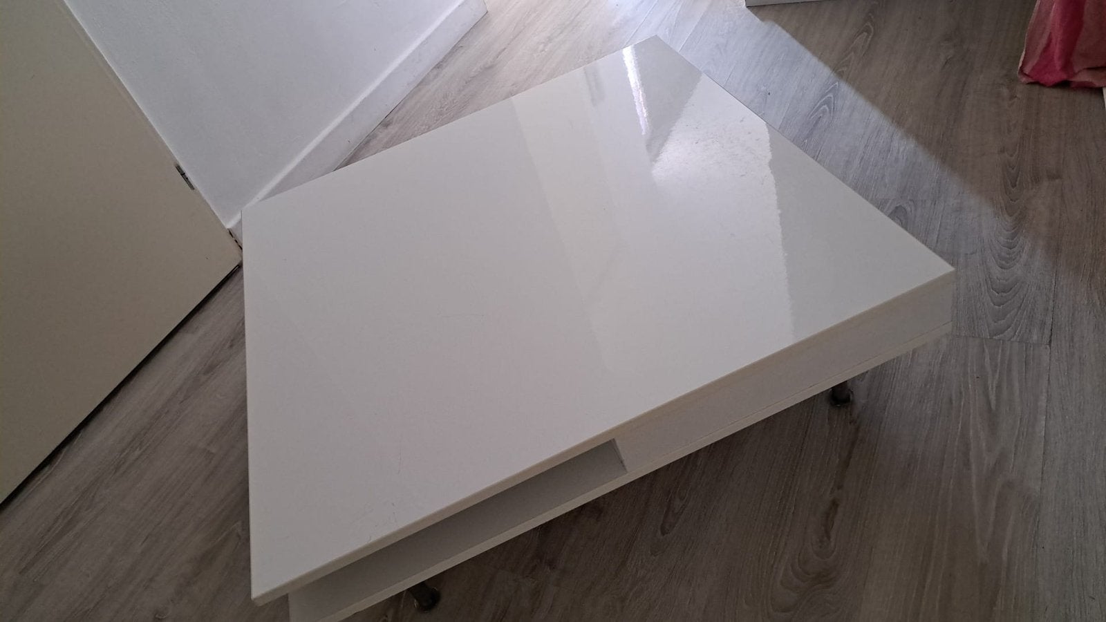 Gratis af te halen salon tafel wit ikea, 100 tot 150 cm, Zo goed als nieuw, Minder dan 50 cm, Rechthoekig