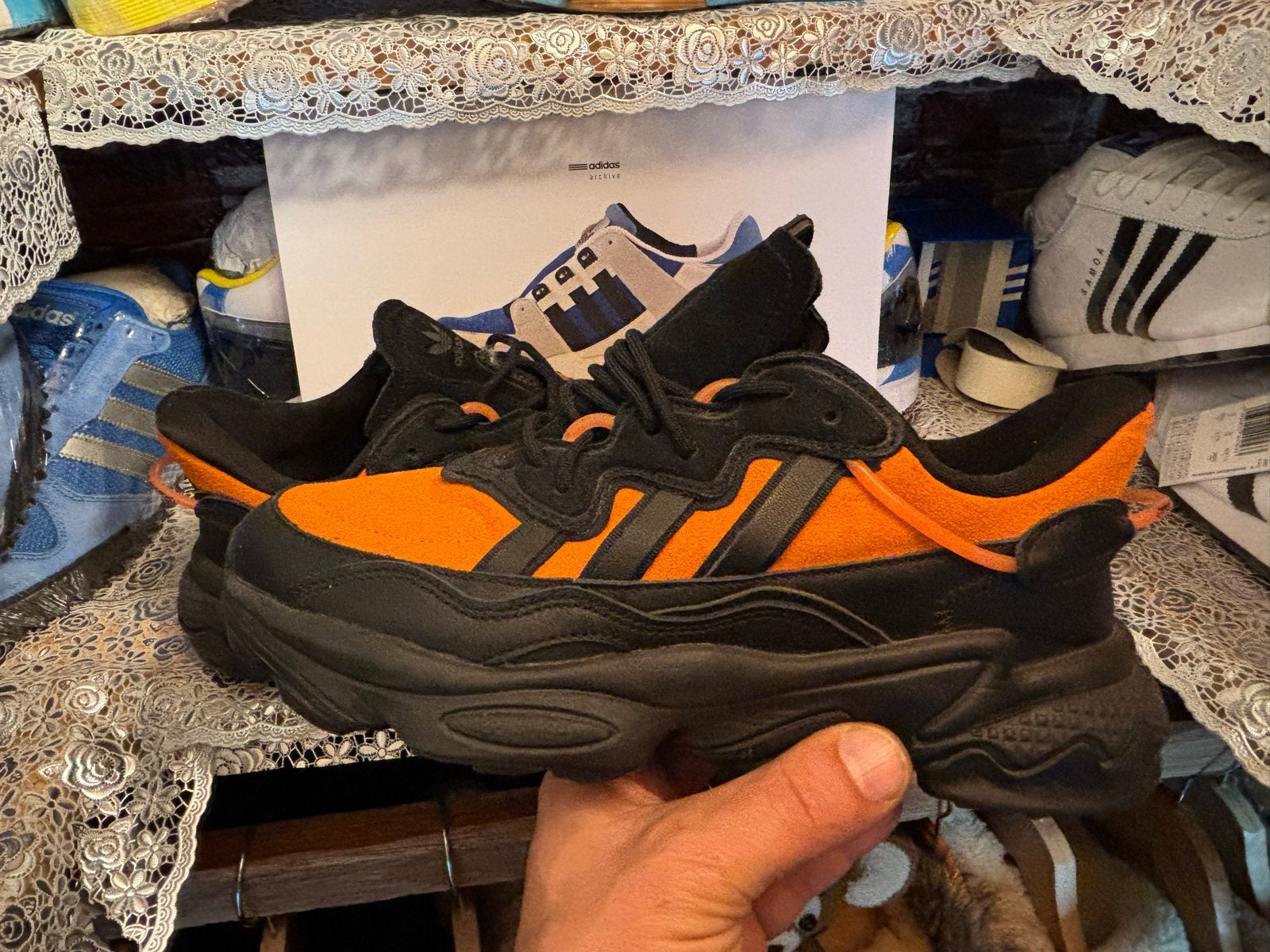 Adidas Ozweego Sneakers Zwart/Oranje, Ophalen of Verzenden, Zo goed als nieuw, Zwart, Sneakers of Gympen