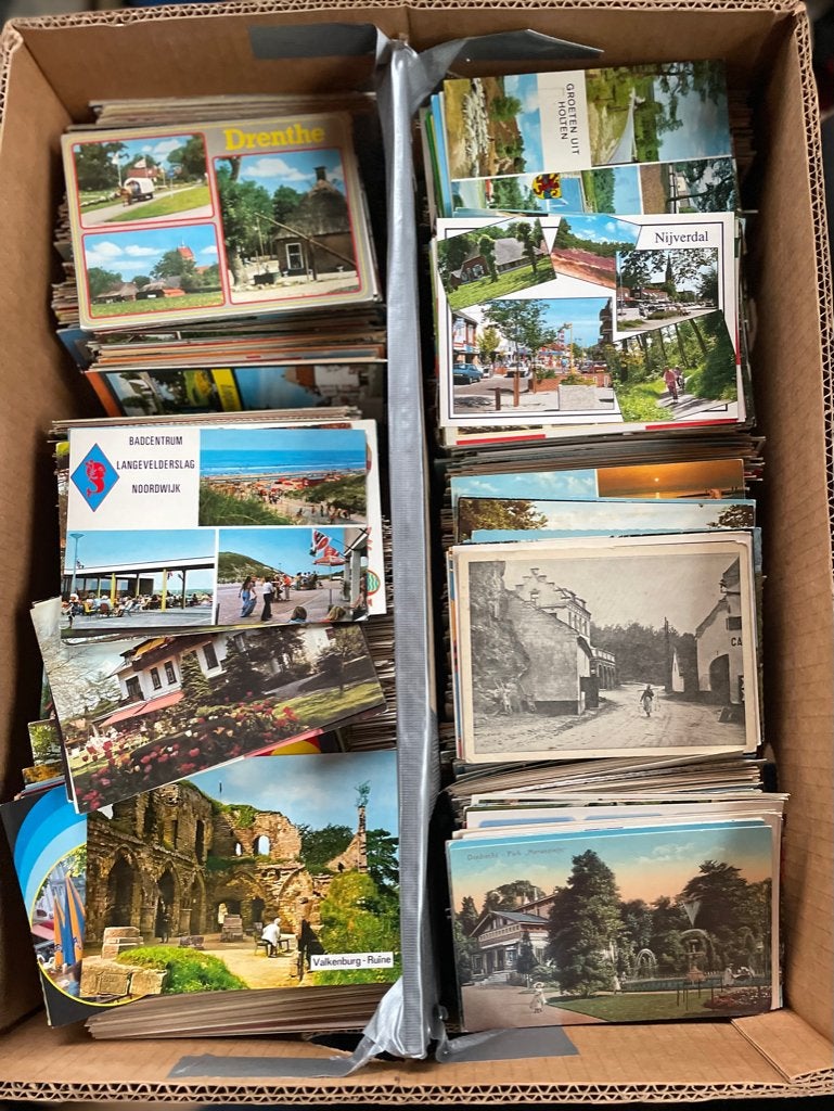 3 dozen met ruim 7550 Nederlandse gekleurde ansichtkaarten., Verzamelen, Ophalen, 1960 tot 1980, Drenthe