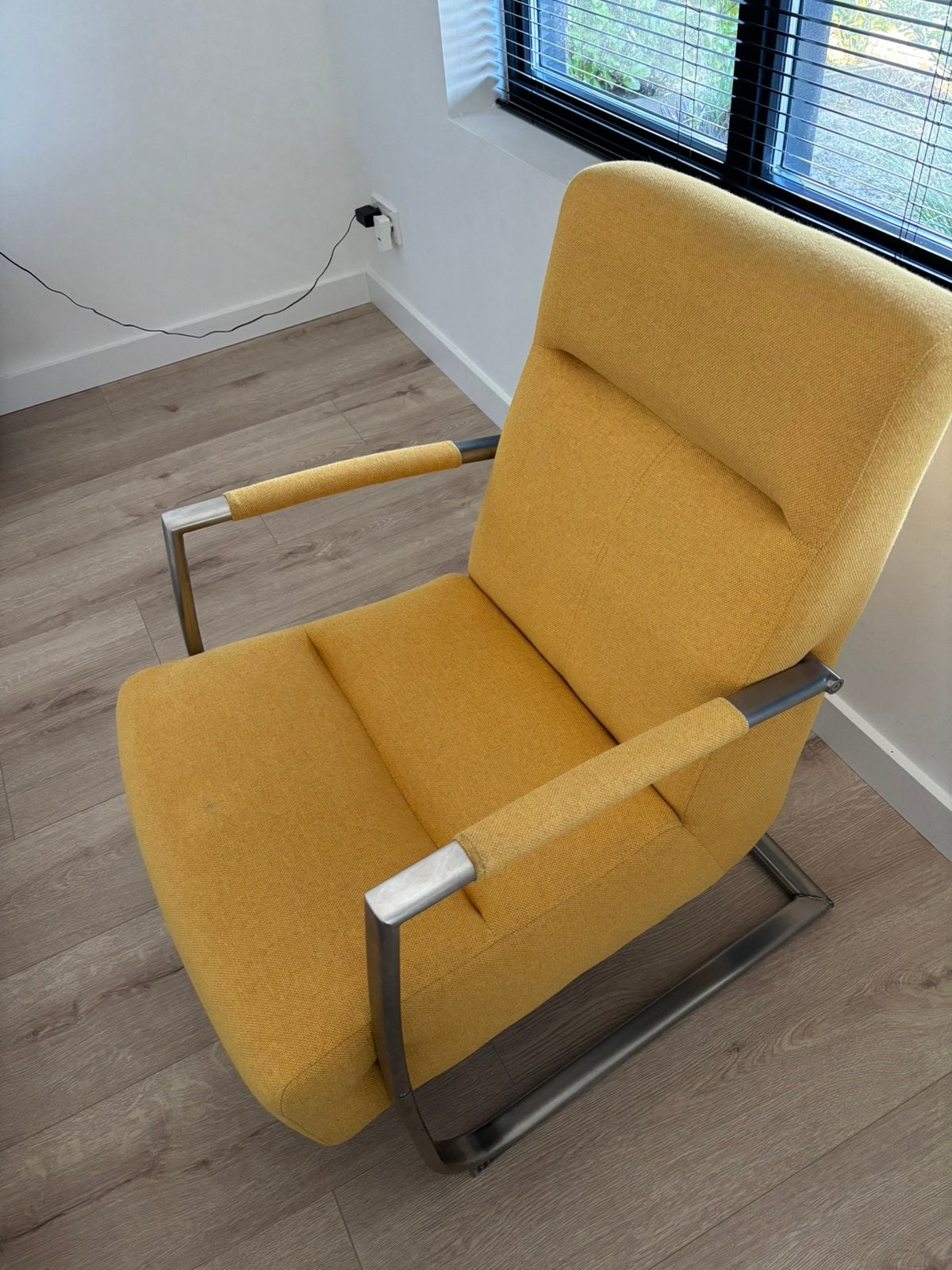 2 Fauteuils stof met moderne tafel., Huis en Inrichting, Gebruikt, 75 tot 100 cm, Ophalen of Verzenden, 50 tot 75 cm