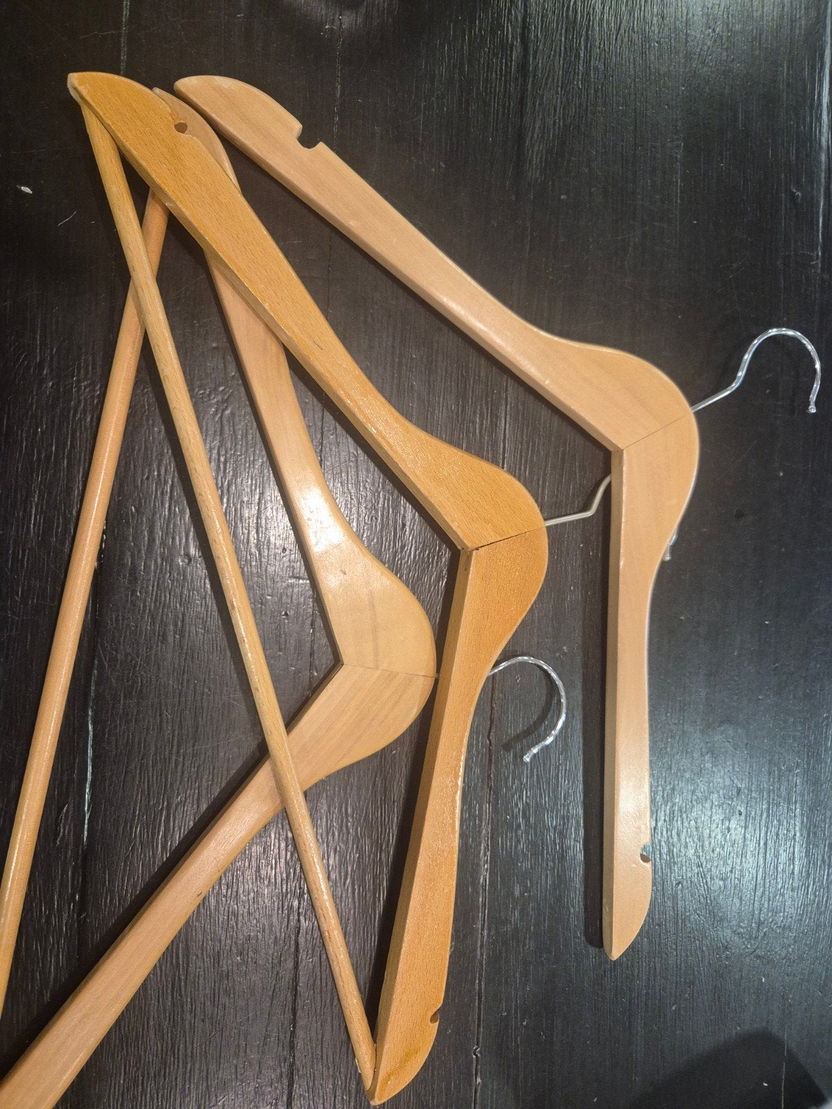 te koop 500 houten kledinghangers, Ophalen, Zo goed als nieuw, Hout