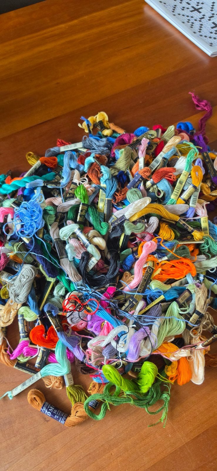 DMC Borduurgaren - Meer dan 200 strengen in diverse kleuren, Hobby en Vrije tijd, Ophalen of Verzenden, Zo goed als nieuw, Handborduren