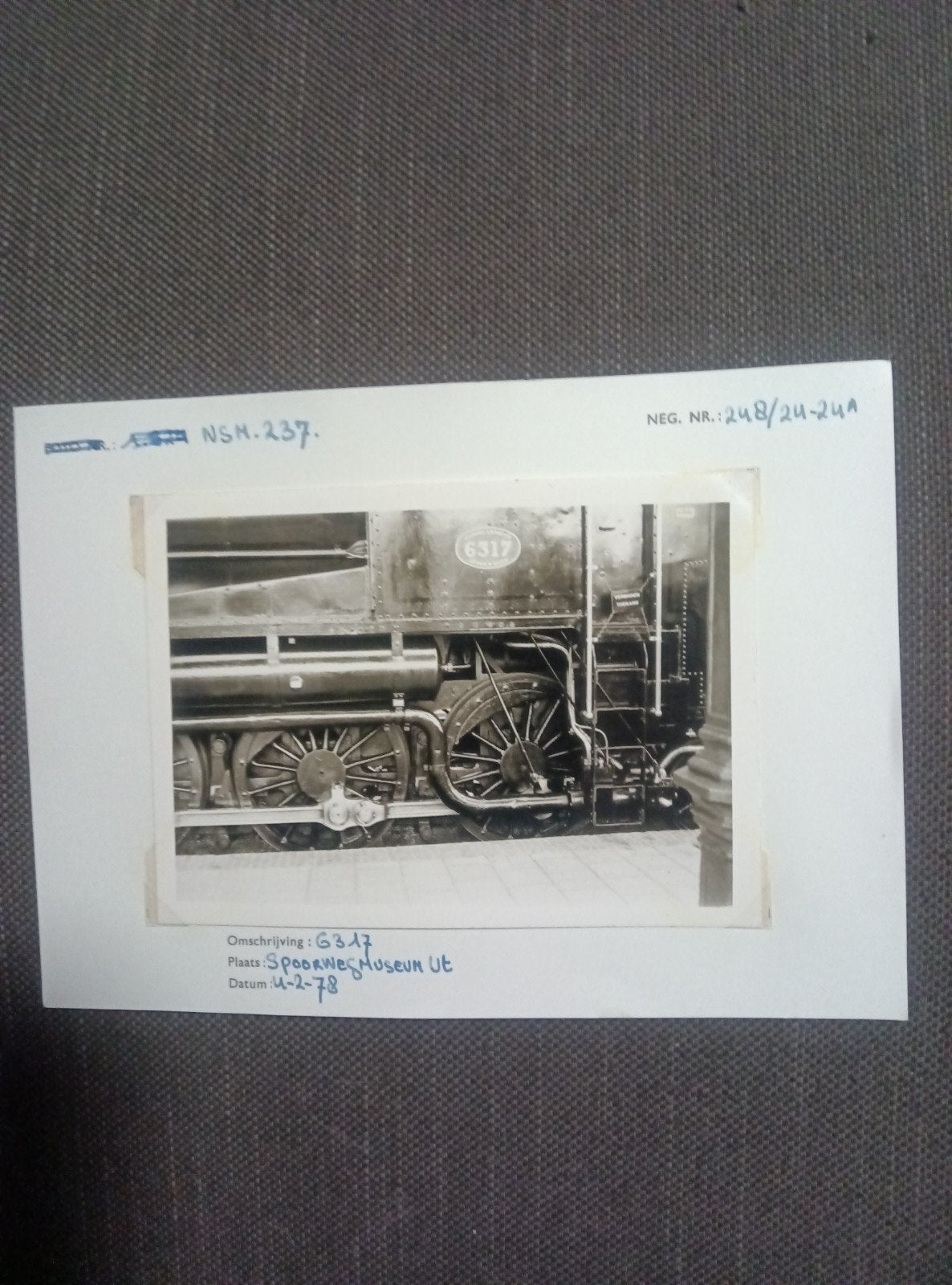 Zwart-wit foto stoomlocomotief 6317 Spoorwegmuseum, Ophalen of Verzenden