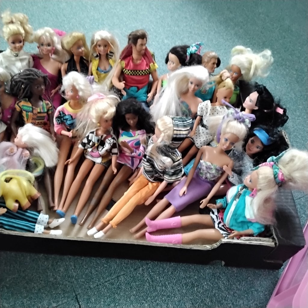 Leuke verzameling oude Barbie modellen 22 stuks plus doos, Ophalen of Verzenden, Pop