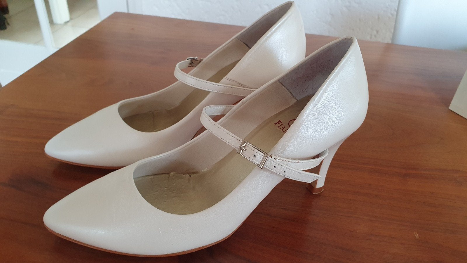 Bruids-/trouwschoenen/pumps Fiarucci leer mt 39, Kleding | Dames, Schoenen, Ophalen of Verzenden, Zo goed als nieuw, Wit