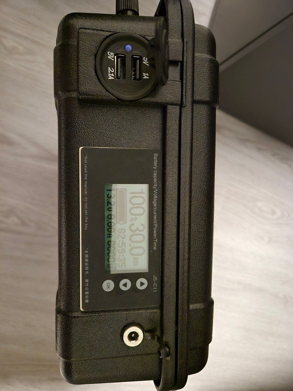 12V 30Ah Accu met USB-poorten en oplader, Ophalen, Gebruikt, Oplaadbaar