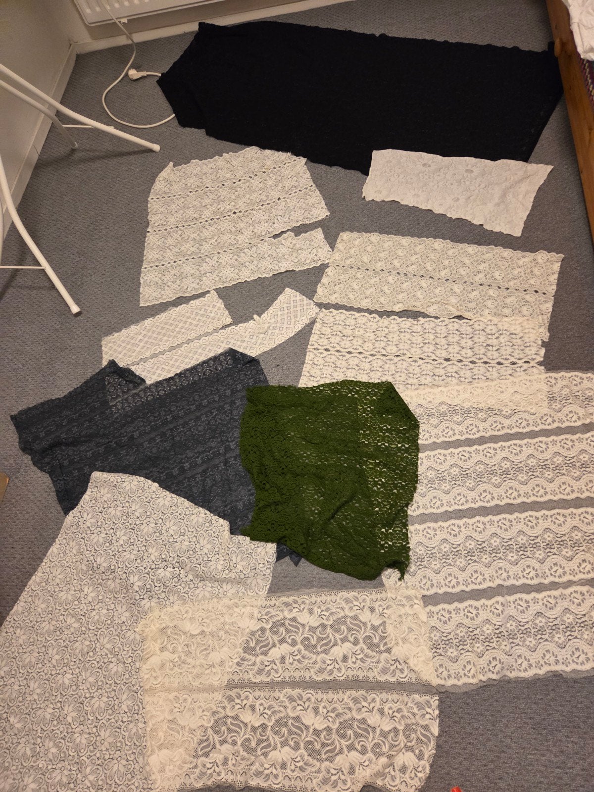 pakketje kleinere stretch kant lapjes, Overige materialen, Meerkleurig, Ophalen of Verzenden, Zo goed als nieuw